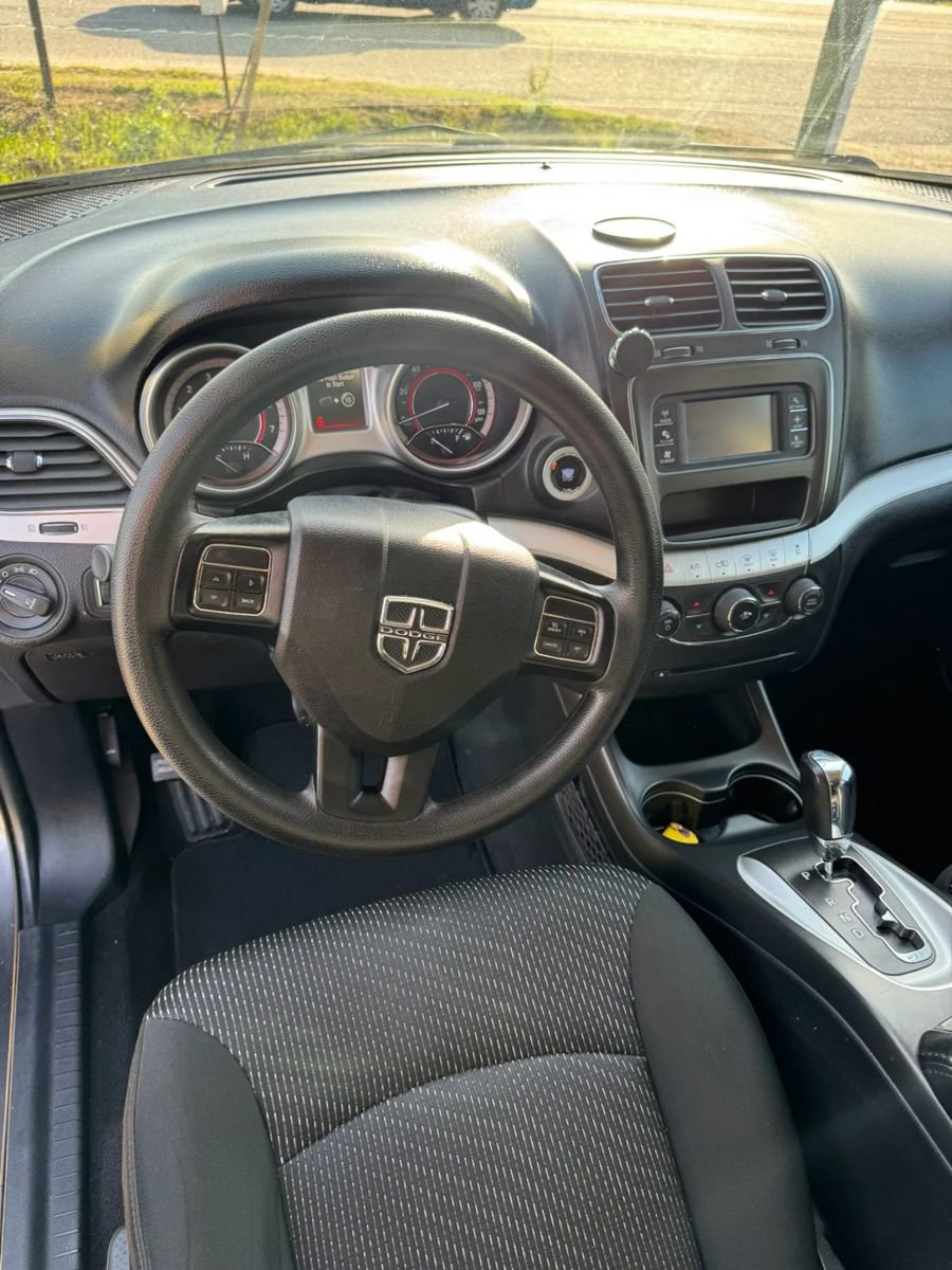 Used 2019 Dodge Journey SE FWD image 23