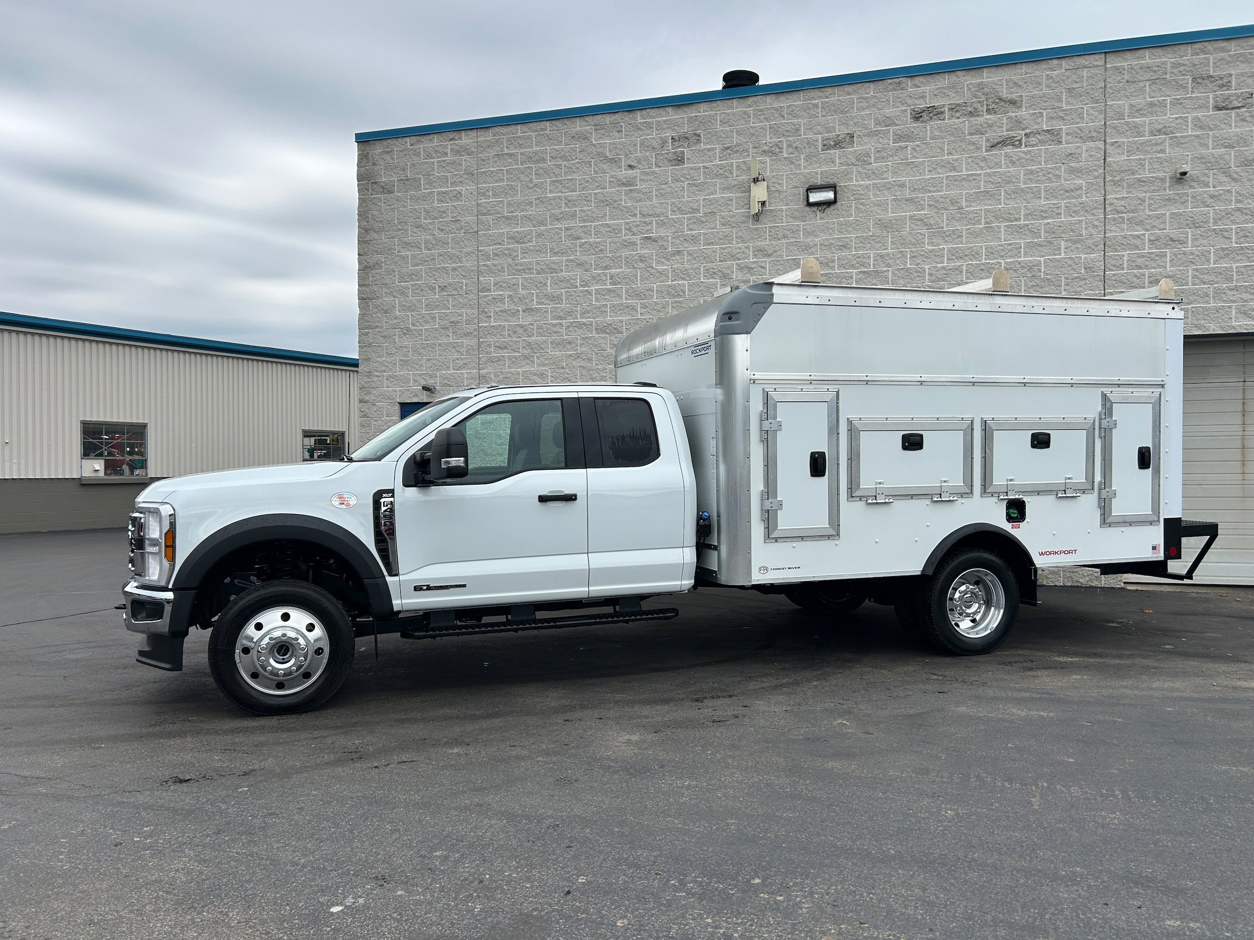 New 2025 Ford F450 XLT w/ XLT Value Package AWD/4WD image 5