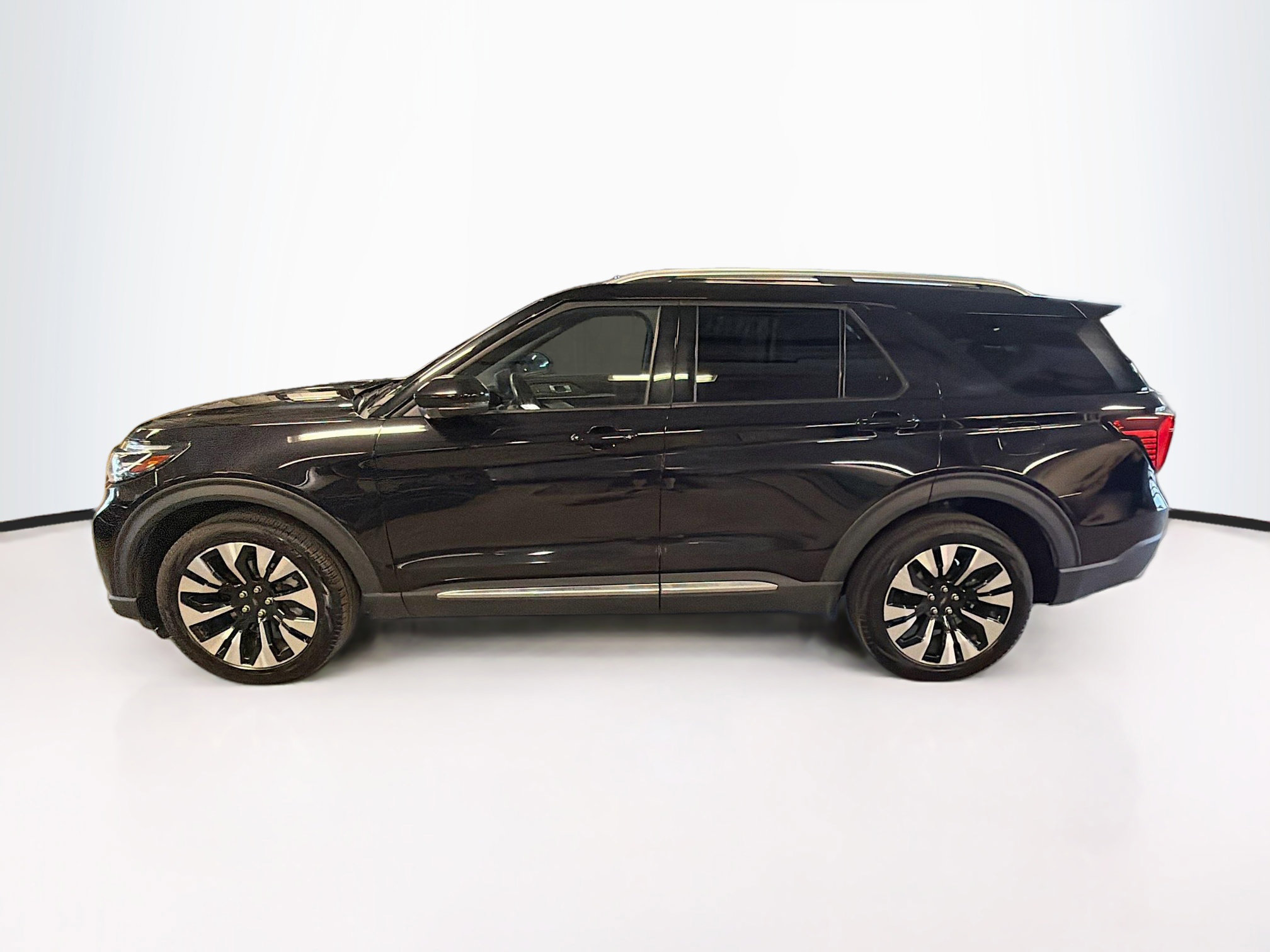 Used 2025 Ford Explorer Platinum w/ LUX Leather Package image 4
