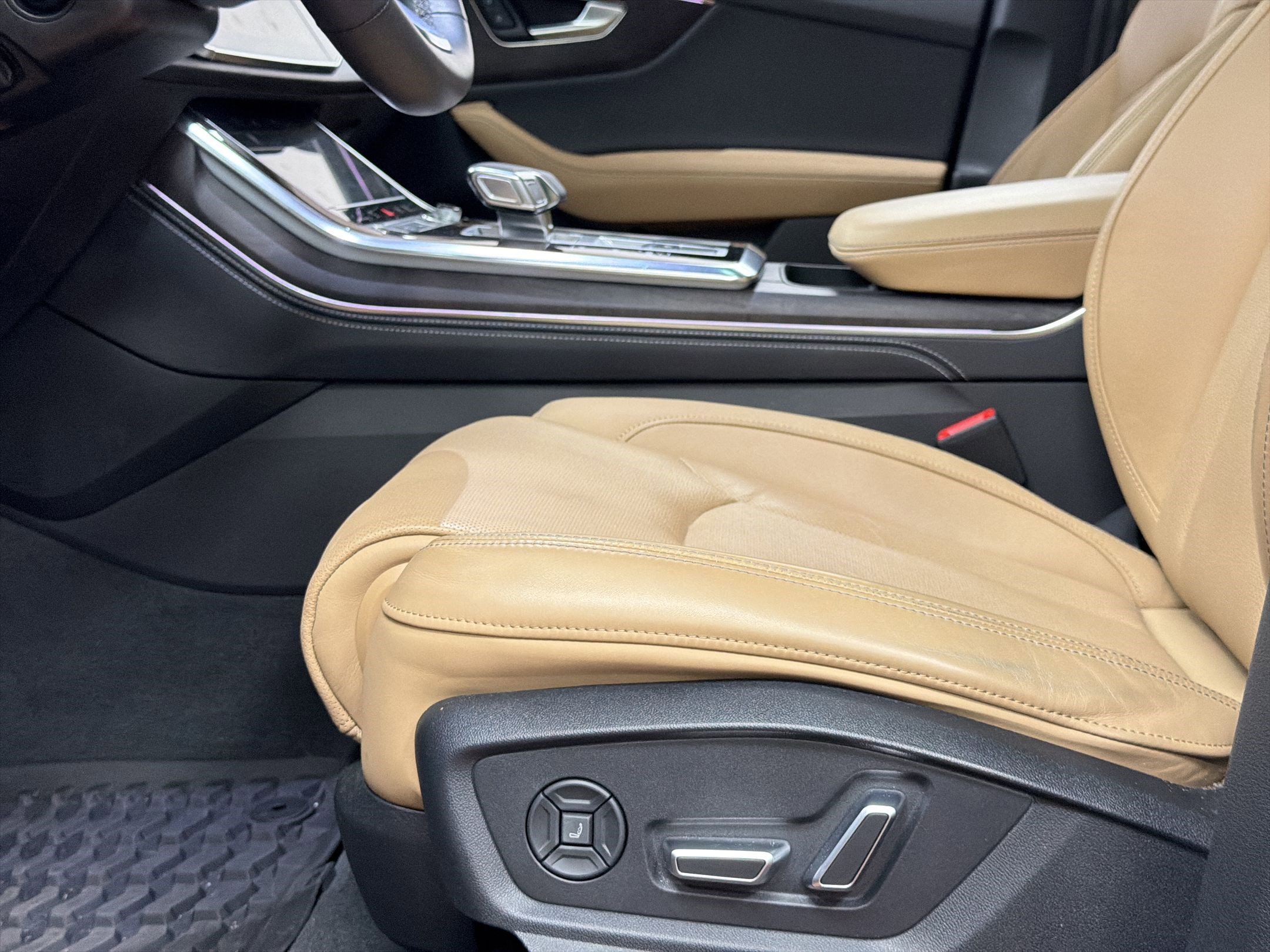 Used 2024 Audi Q8 Prestige image 14