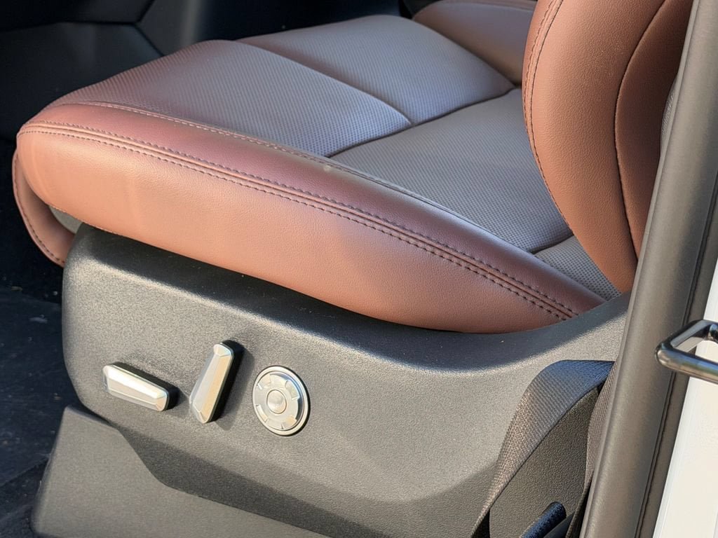 New 2026 Lincoln Navigator Reserve AWD/4WD image 13
