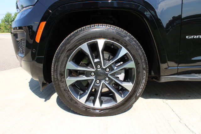 Used 2025 Jeep Grand Cherokee L Overland w/ Luxury Tech Group IV AWD/4WD image 31