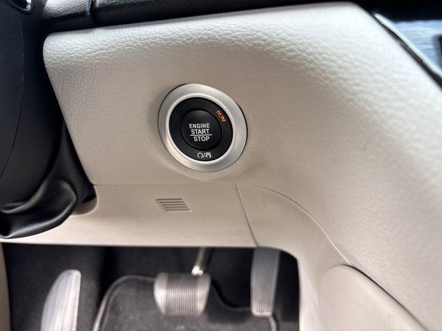 Used 2024 Chrysler Pacifica Limited FWD image 19