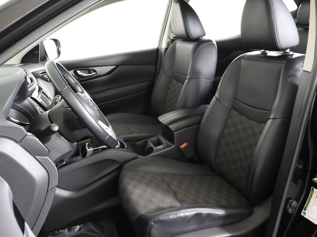 Used 2022 Nissan Rogue Sport SV w/ Technology Package image 28