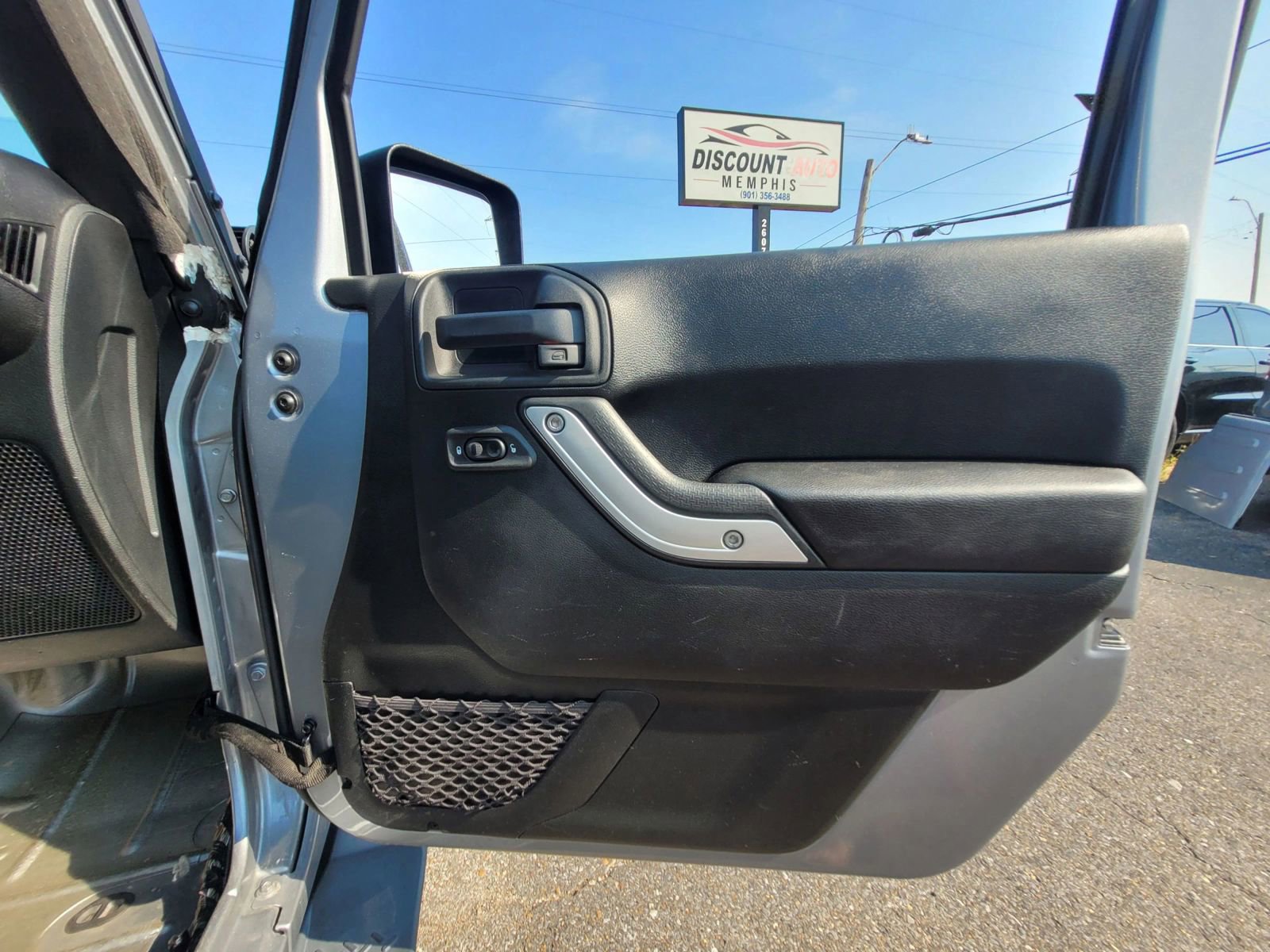 Used 2018 Jeep Wrangler Unlimited Sahara w/ Max Tow Package image 16