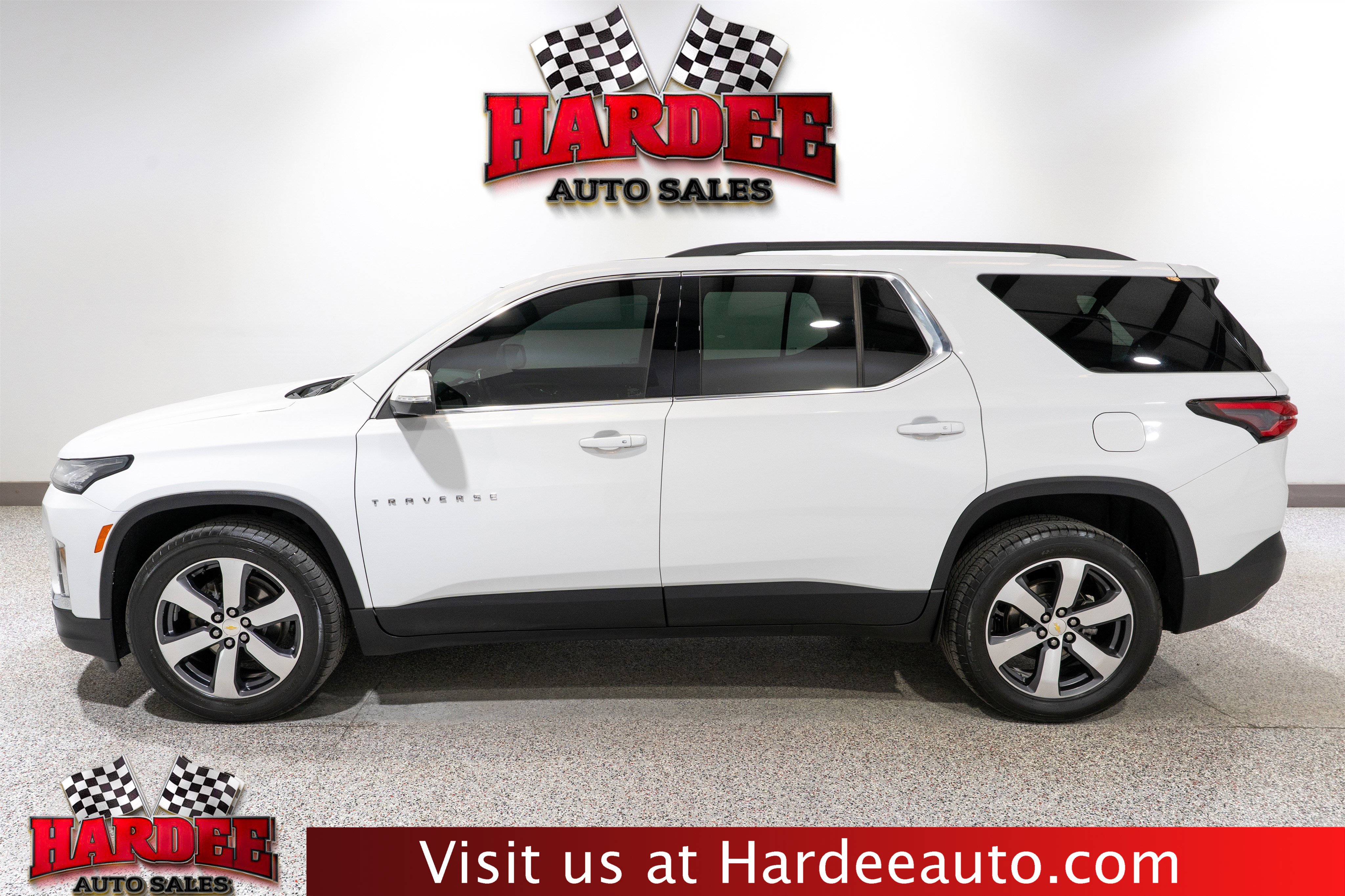 Used 2023 Chevrolet Traverse LT w/ LT Premium Package AWD/4WD image 1