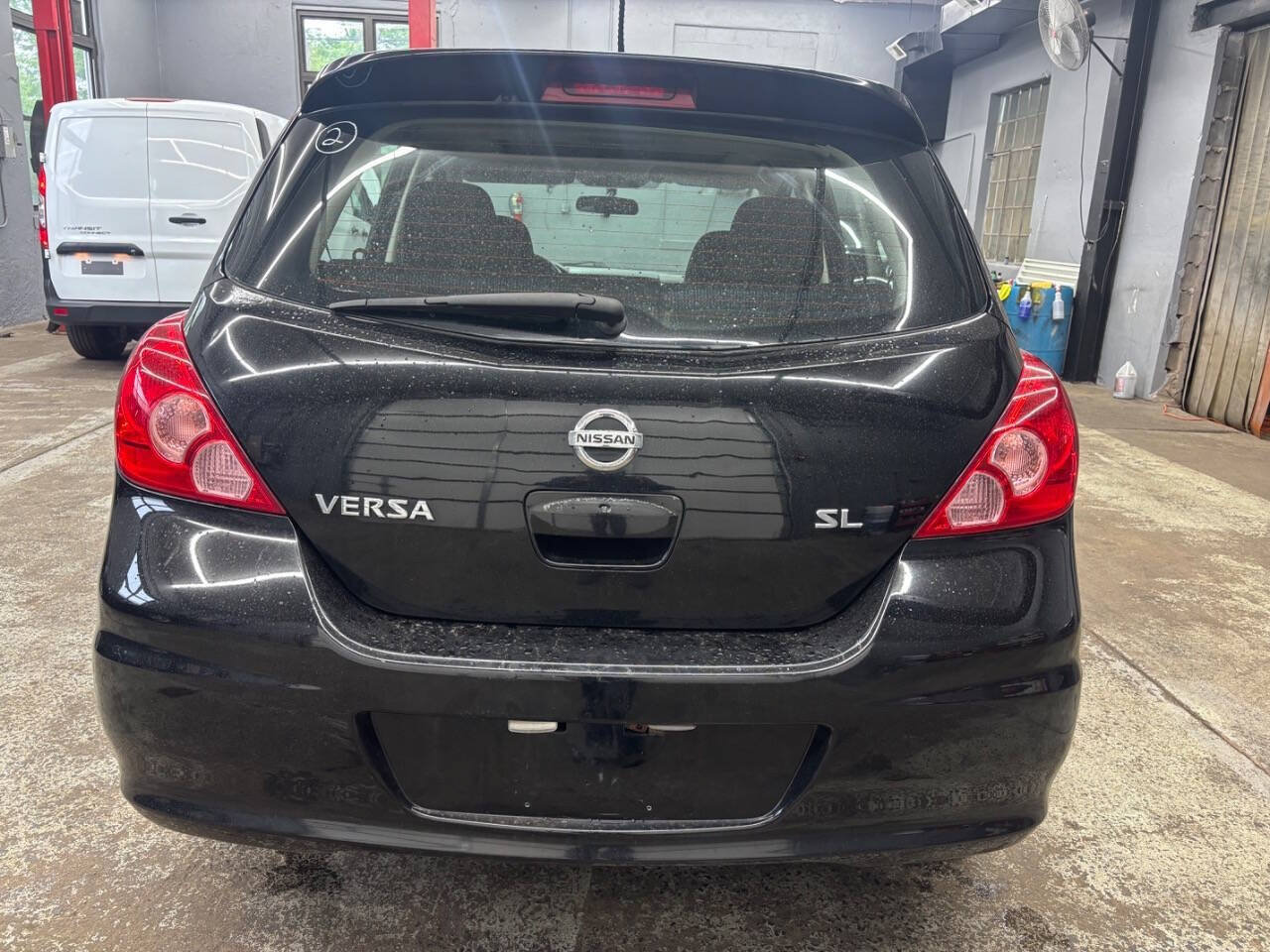 Used 2011 Nissan Versa Hatchback w/ Premium Pkg FWD image 4