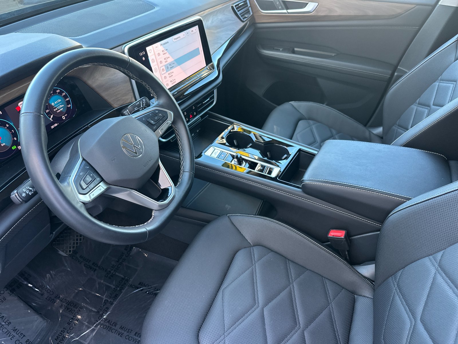 Used 2025 Volkswagen Atlas SE AWD/4WD image 10