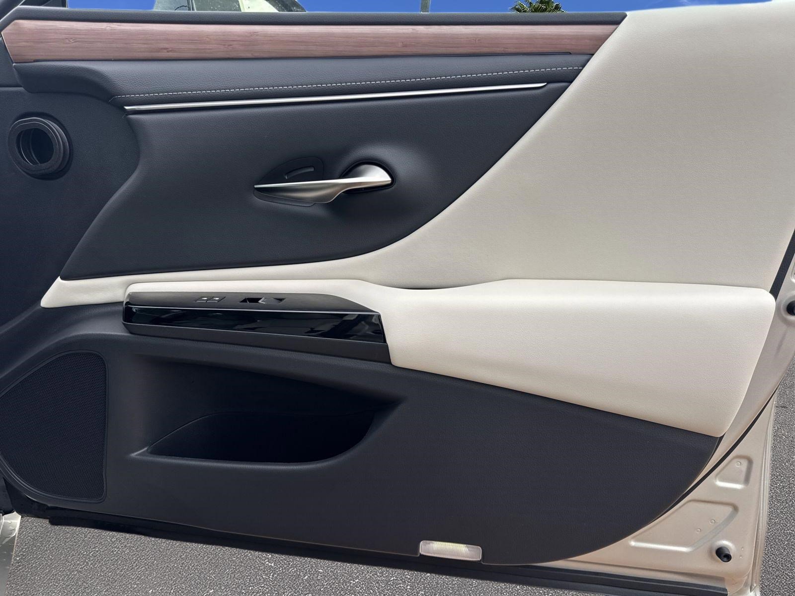 New 2025 Lexus ES 350 w/ Premium Package image 12