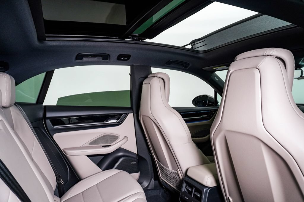 New 2026 Porsche Macan 4 Electric AWD/4WD image 16