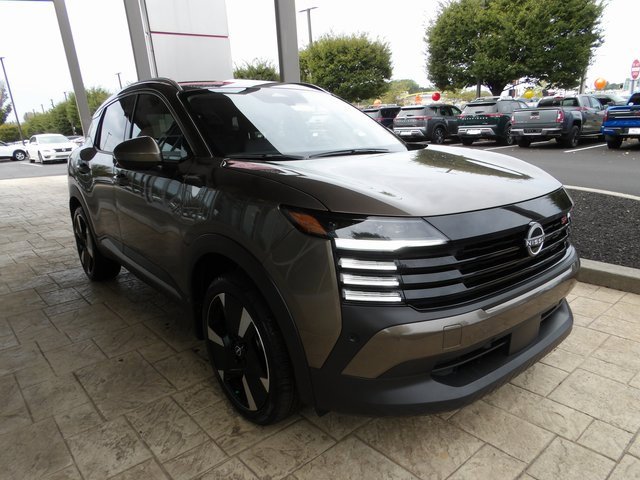 Certified 2025 Nissan Kicks SR image 3