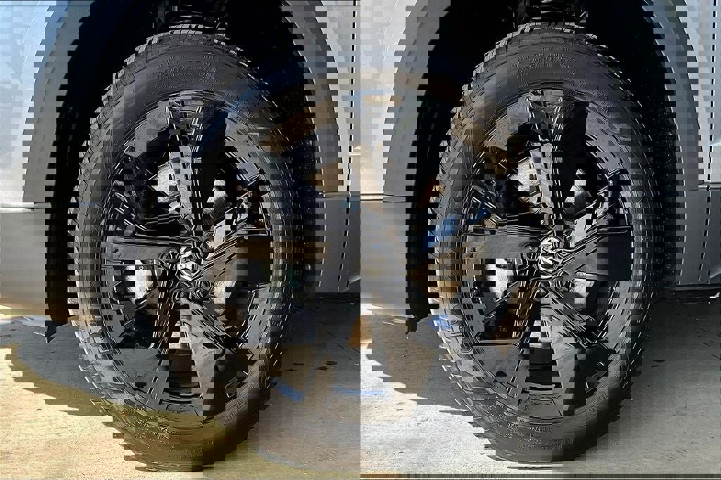 New 2025 Volkswagen Taos SE image 8