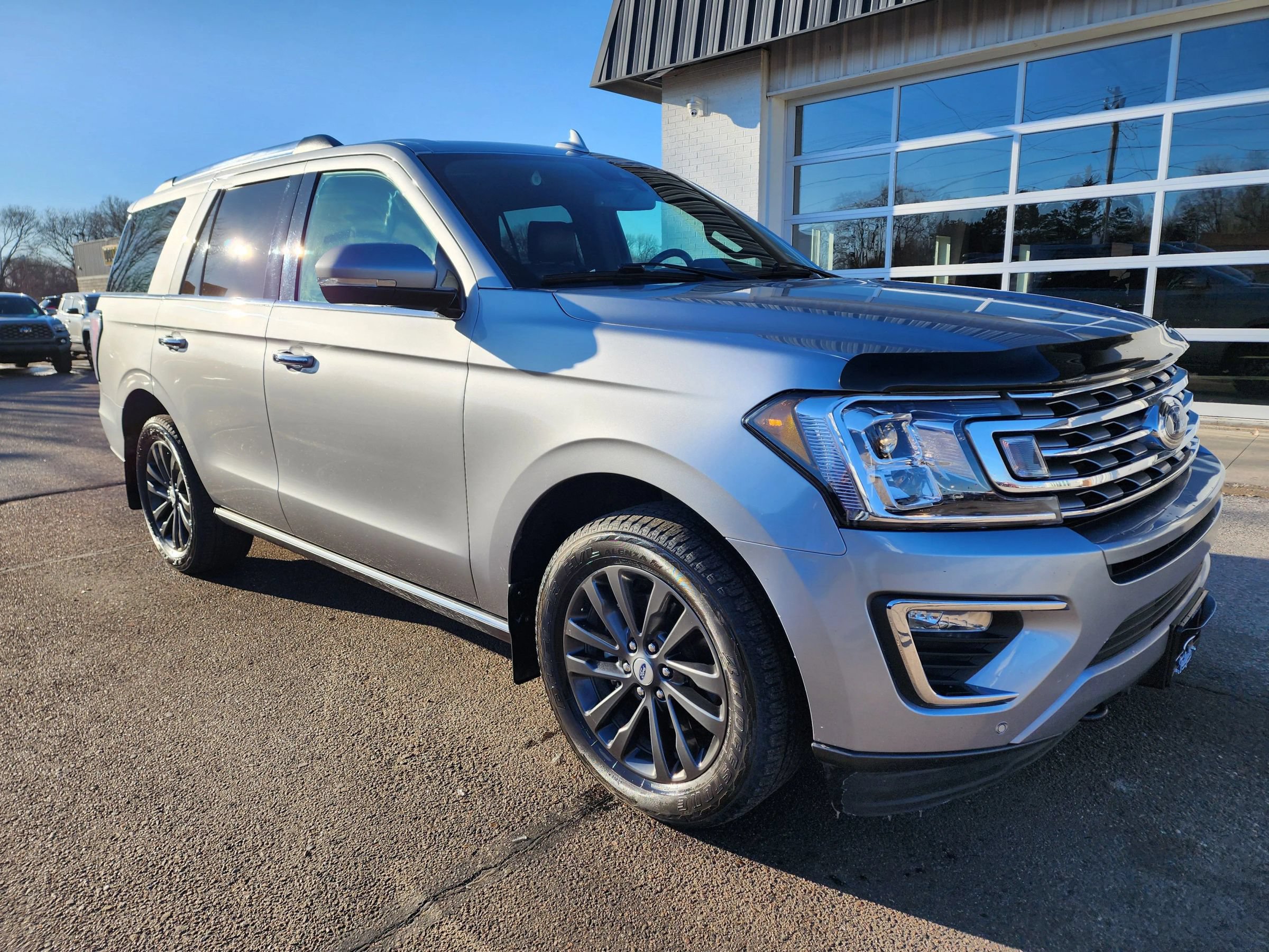 Used 2020 Ford Expedition Limited w/ Equipment Group 301A AWD/4WD image 2