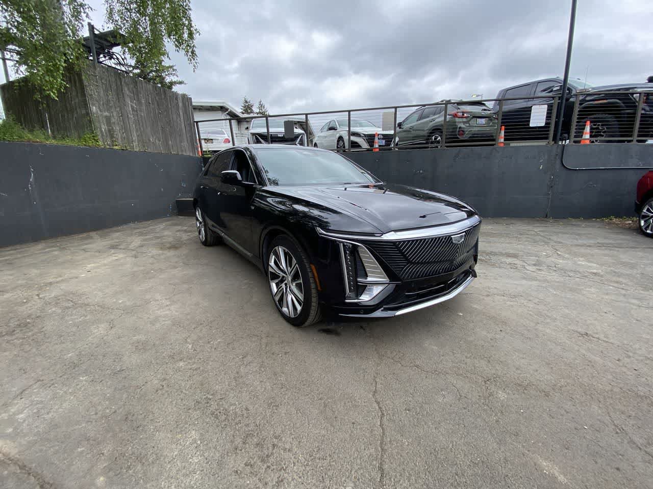Used 2024 Cadillac Lyriq Luxury w/ LPO, Floor Liner Package AWD/4WD image 8