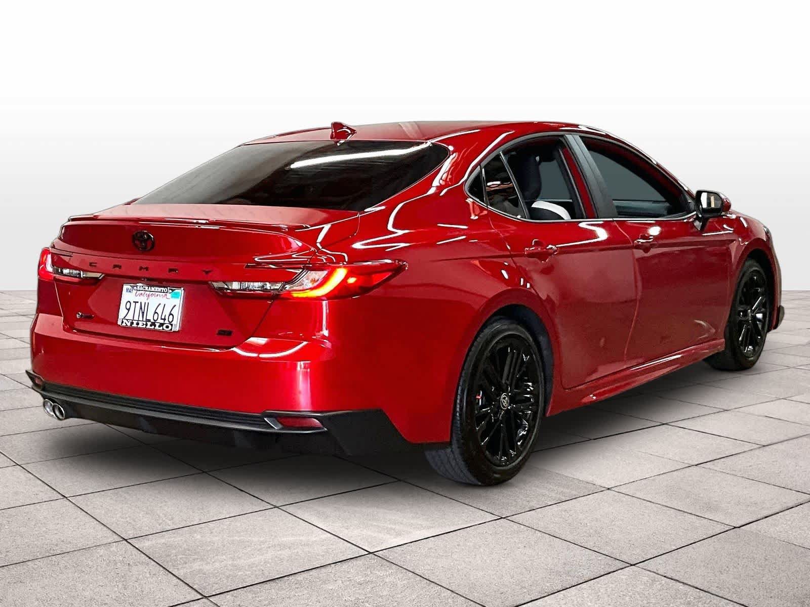 Used 2025 Toyota Camry SE w/ Convenience Package FWD image 16