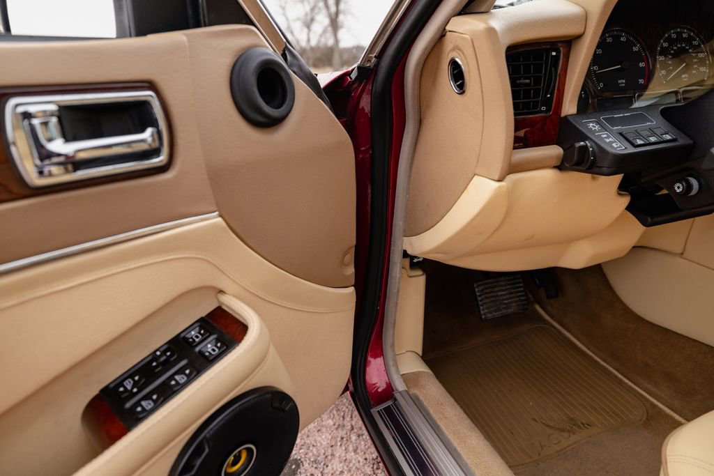 Used 1992 Jaguar XJ Vanden Plas image 96