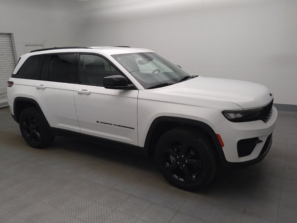 Used 2023 Jeep Grand Cherokee Altitude RWD image 11