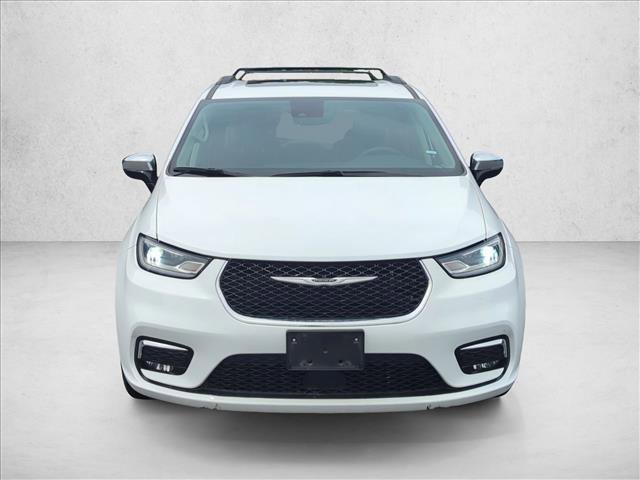 Used 2023 Chrysler Pacifica Limited image 2