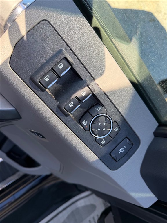 Used 2022 Ford F350 XLT w/ XLT Premium Package image 25