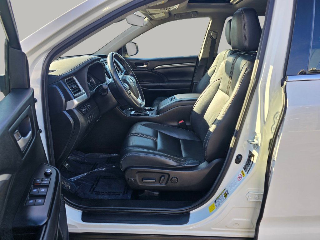 Used 2017 Toyota Highlander SE image 21