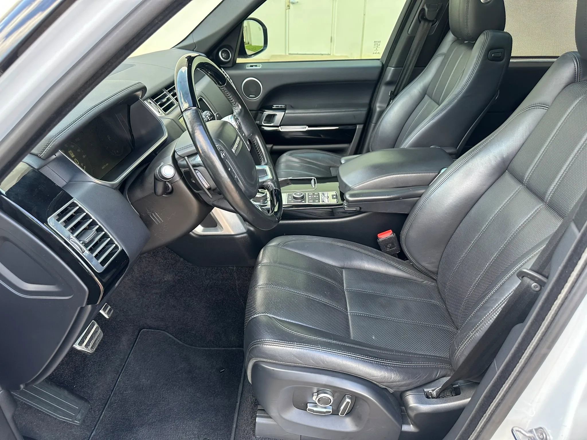 Used 2017 Land Rover Range Rover Long Wheelbase Supercharged image 16