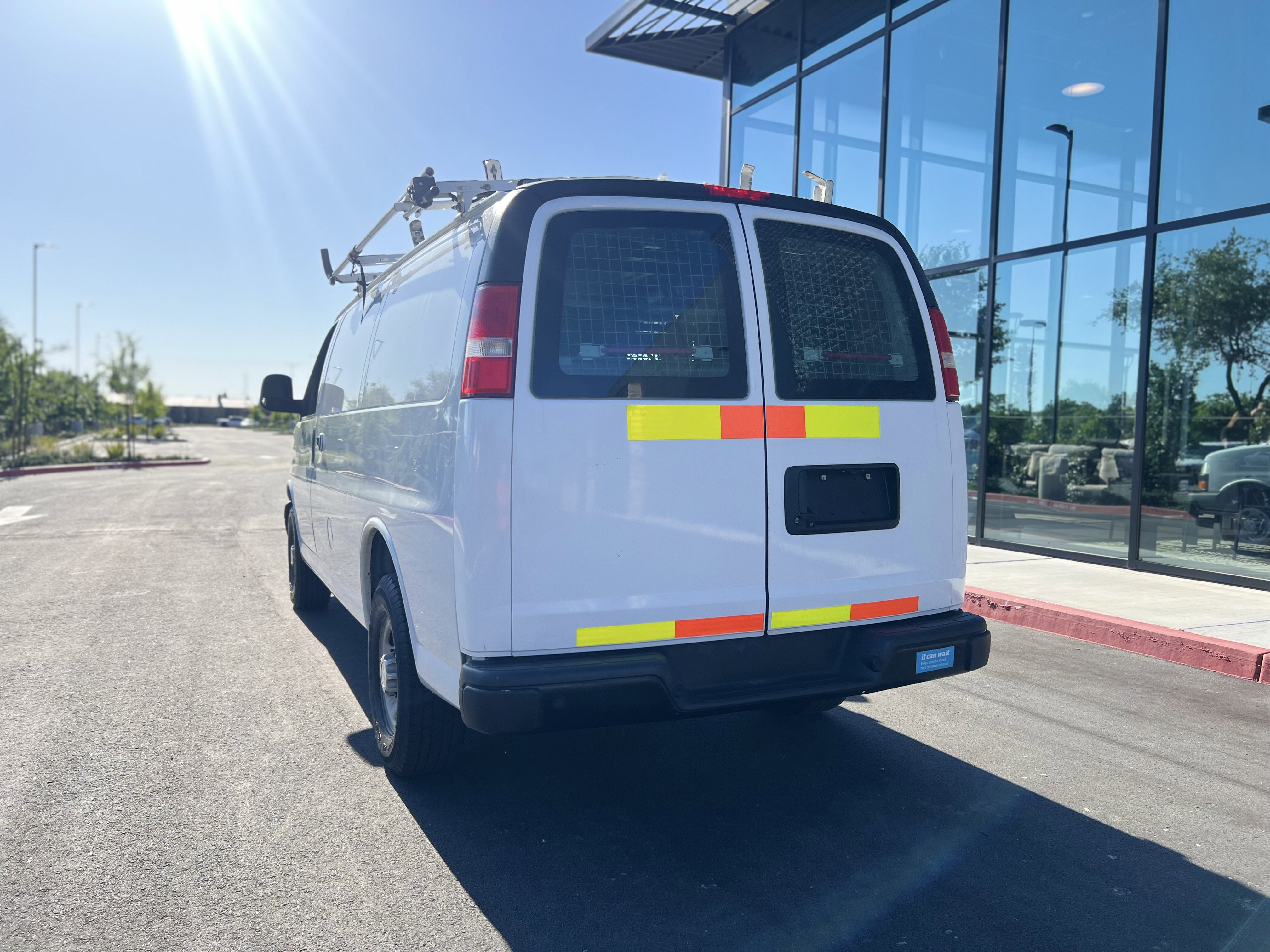Used 2018 Chevrolet Express 2500 w/ Driver Convenience Package RWD image 20