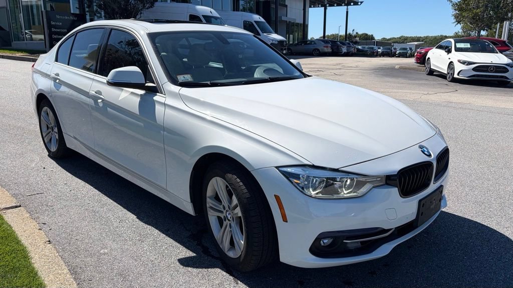 Used 2018 BMW 330i xDrive Sedan AWD/4WD image 5
