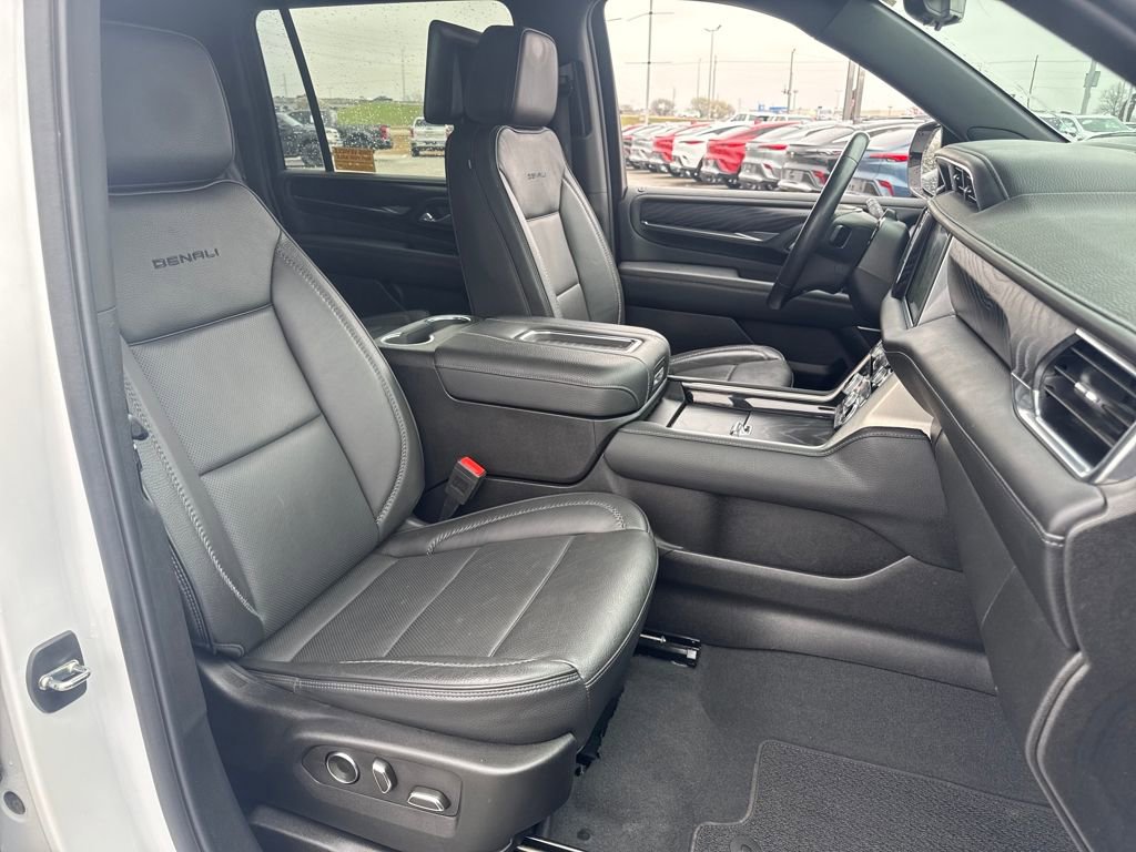 Used 2024 GMC Yukon XL Denali w/ Advanced Technology Package image 12