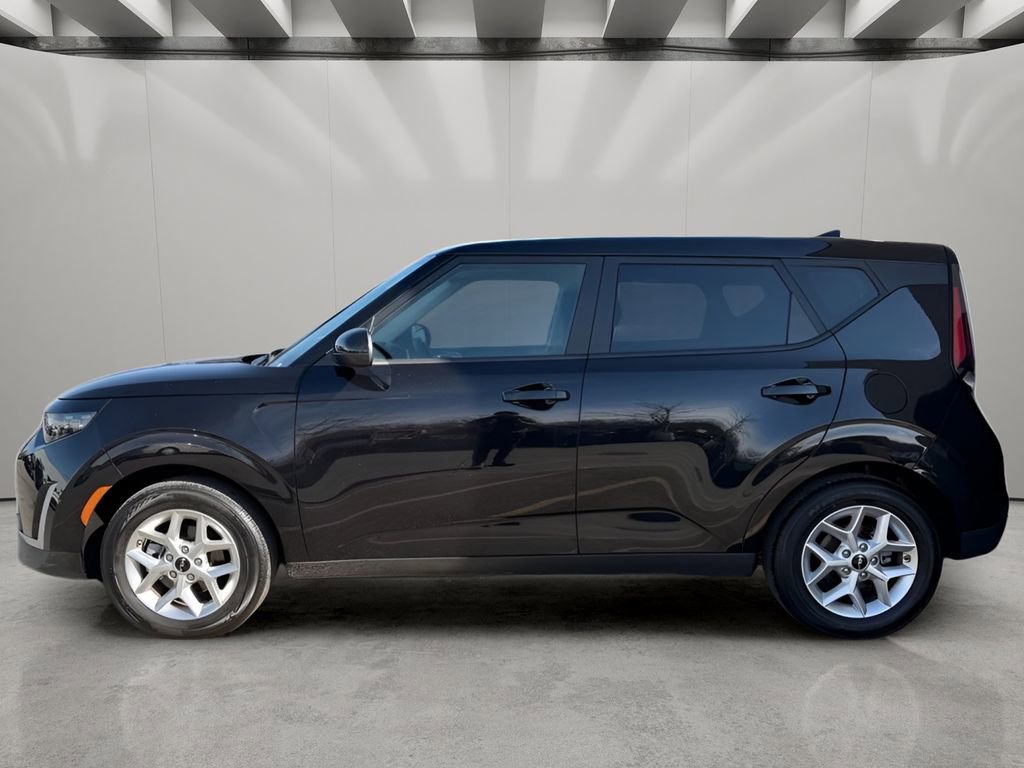 Used 2023 Kia Soul LX w/ Option Group 015 image 2