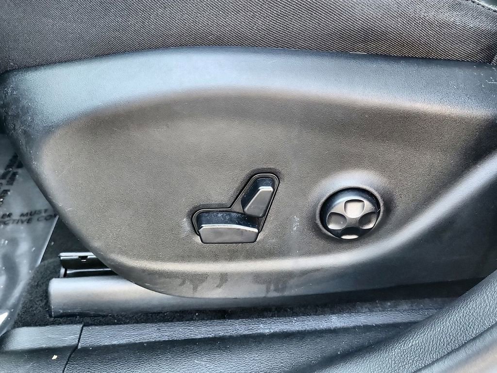 Used 2019 Jeep Cherokee Limited image 20