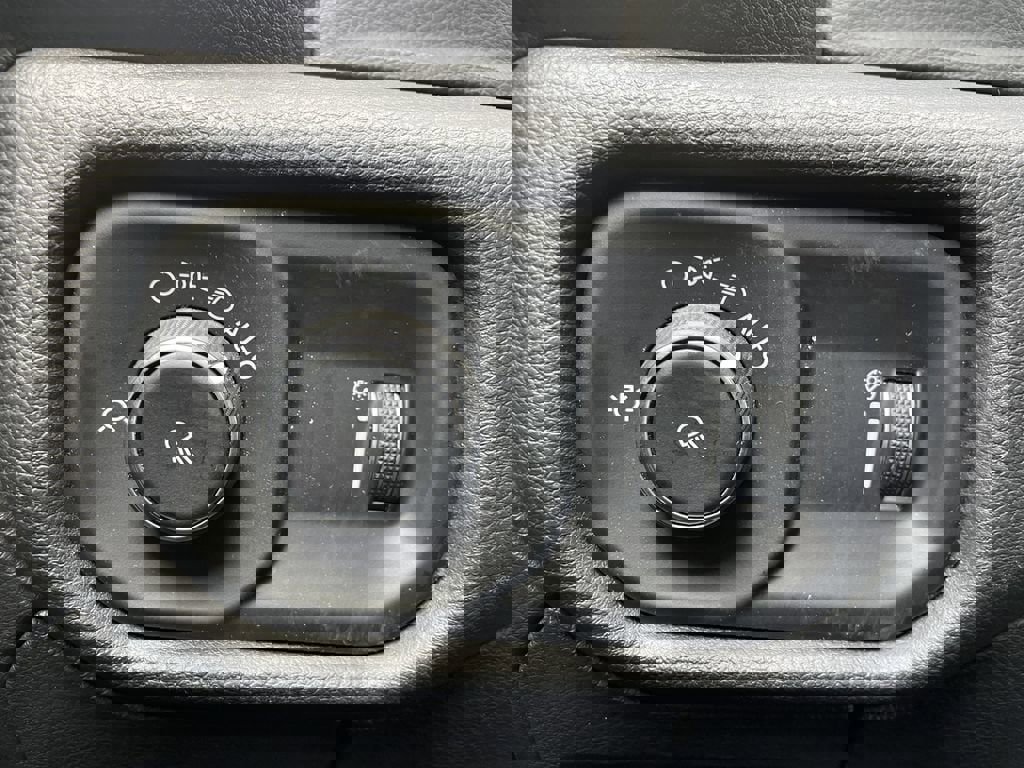 Used 2024 RAM 1500 Laramie image 26