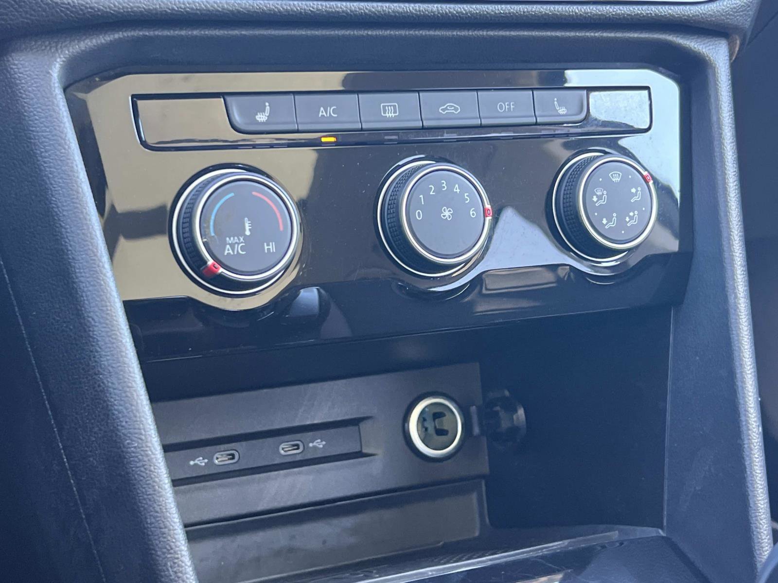 Certified 2023 Volkswagen Taos SE w/ Panoramic Sunroof Package image 15