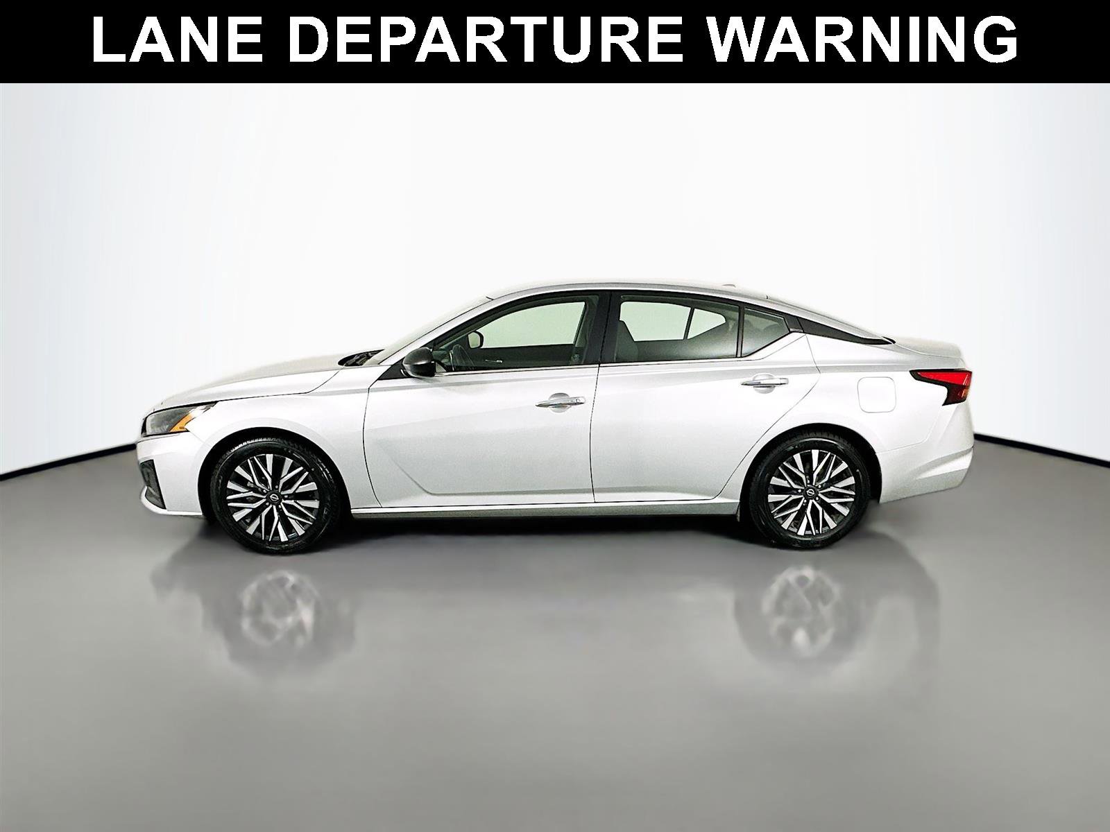 Used 2024 Nissan Altima 2.5 SV image 4