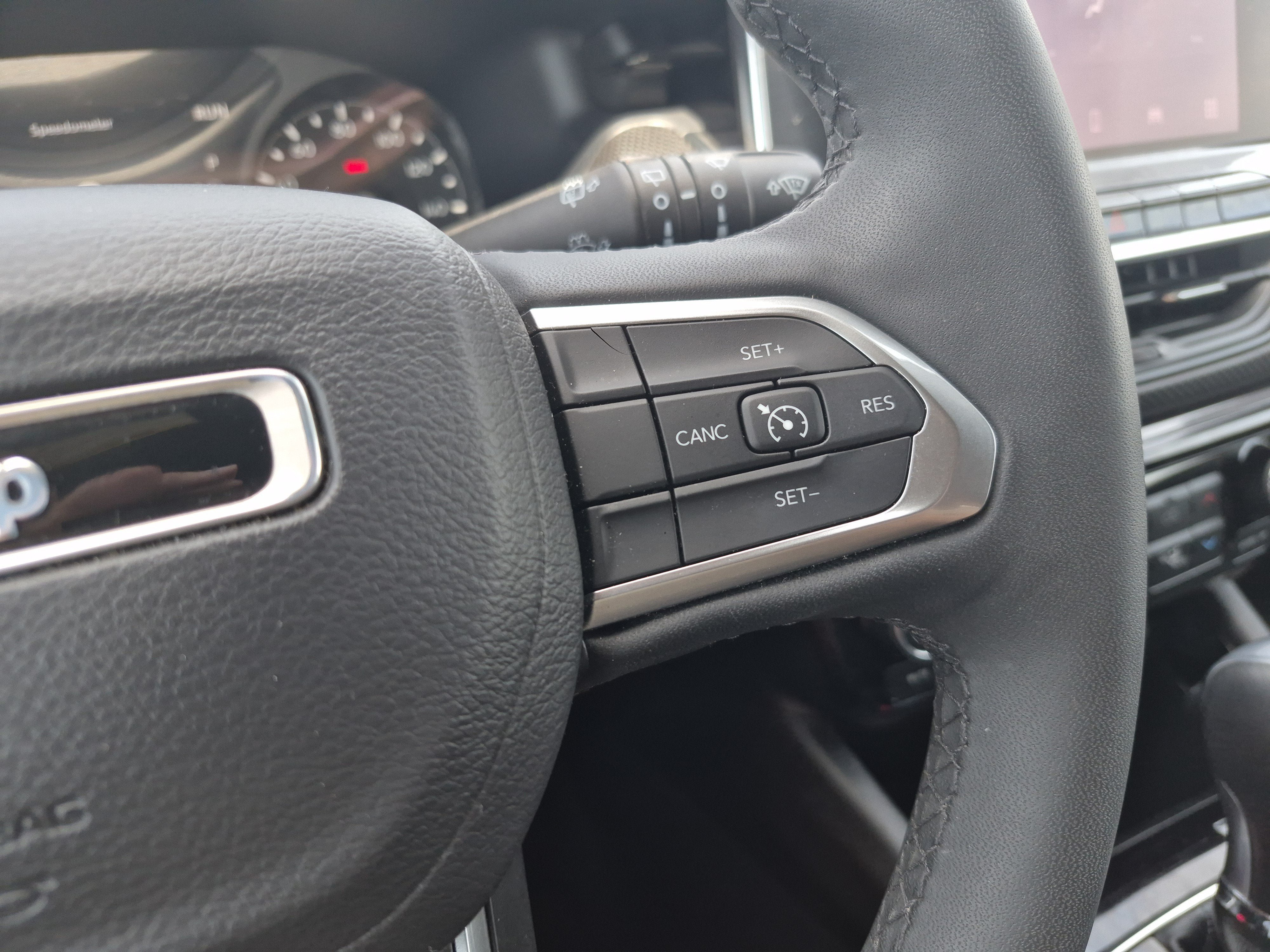 Used 2024 Jeep Compass Latitude w/ Convenience Group AWD/4WD image 20