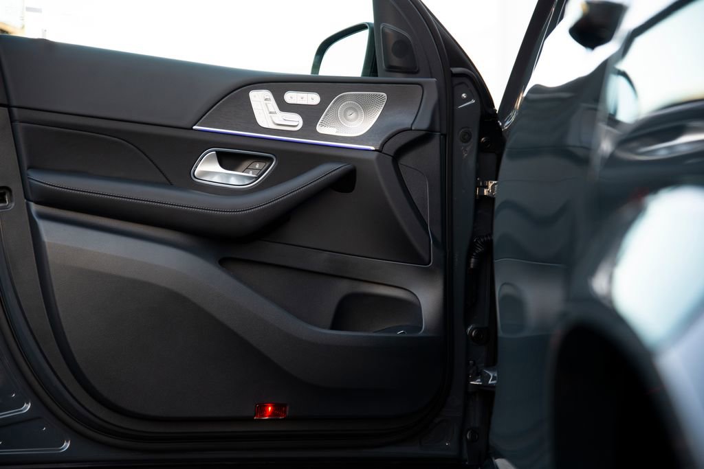 New 2026 Mercedes-Benz GLS 450 4MATIC image 9