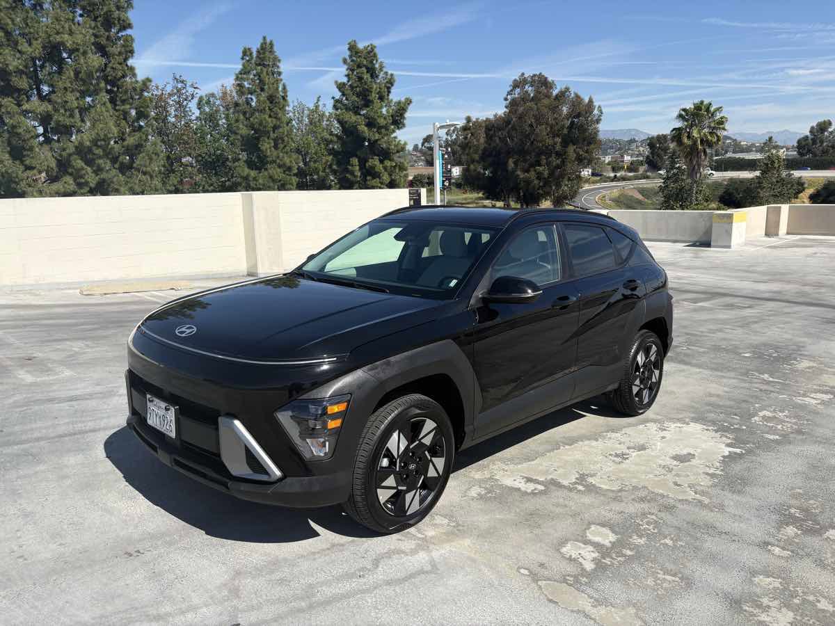 Used 2025 Hyundai Kona SEL image 3
