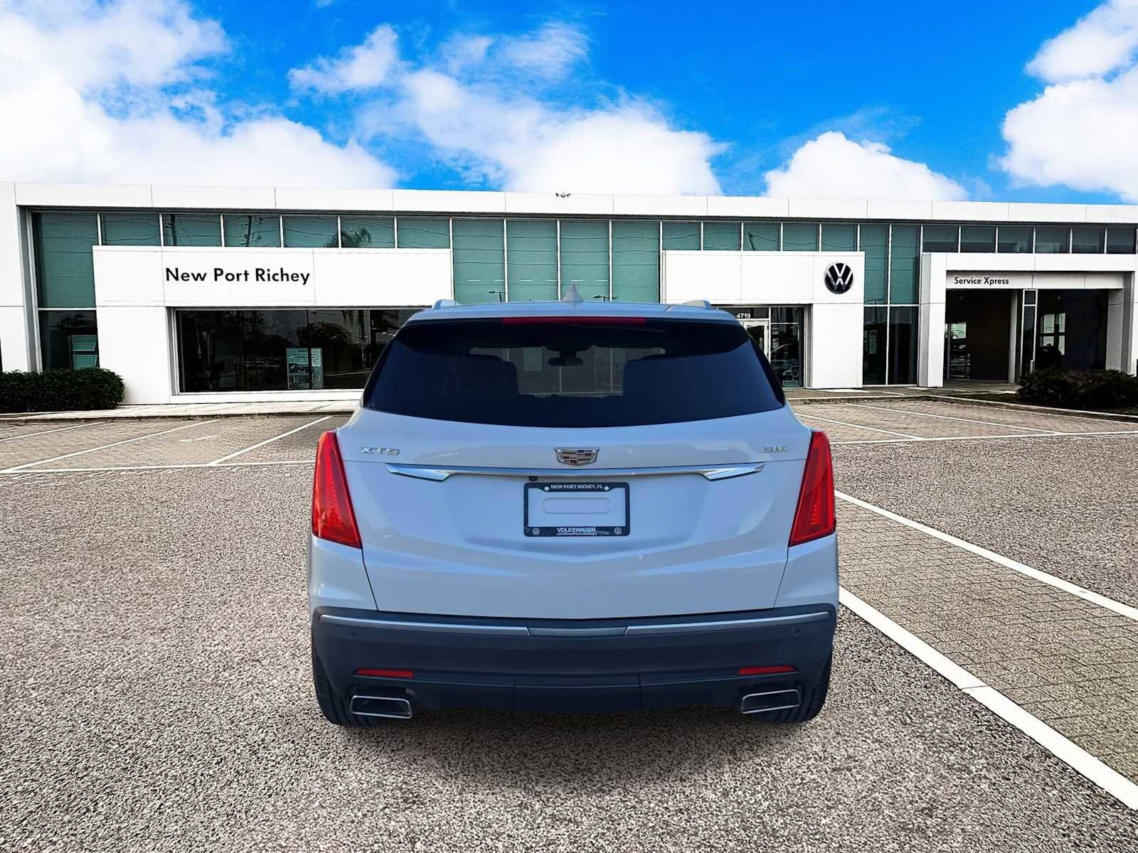 Used 2018 Cadillac XT5 Luxury w/ Driver Awareness Package image 7