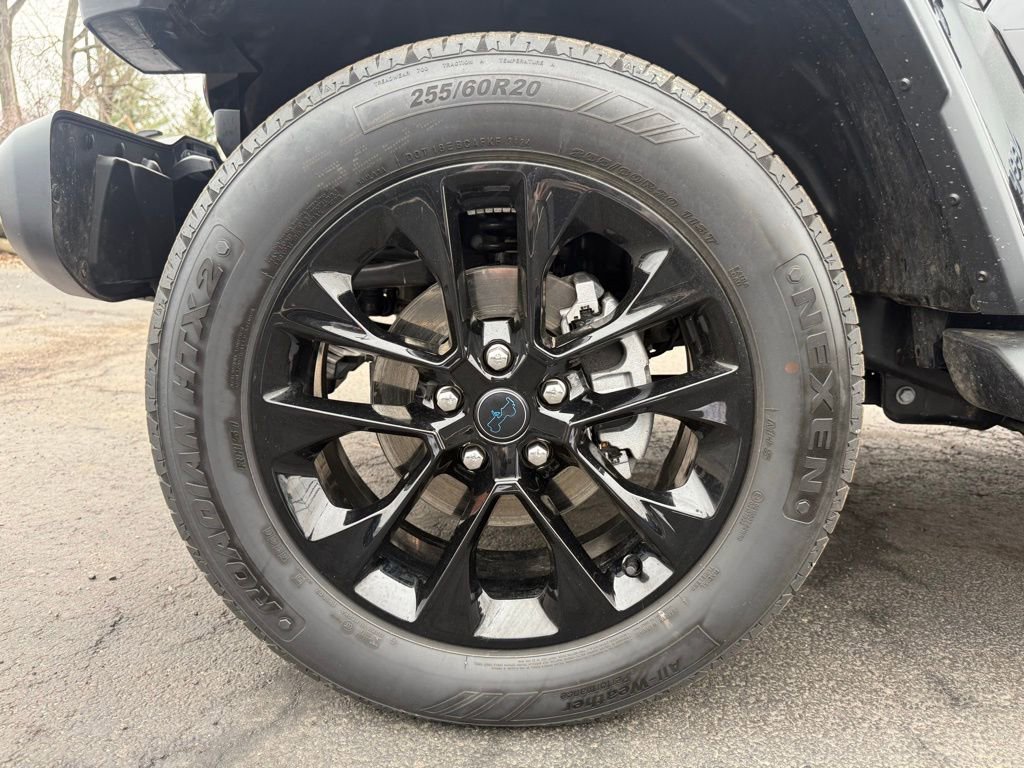 Used 2025 Jeep Wrangler Unlimited Sahara image 36