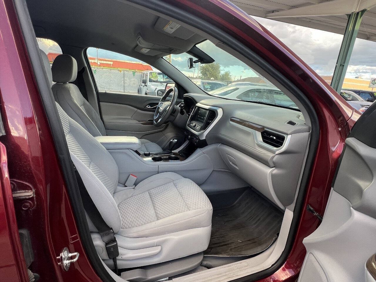 Used 2017 GMC Acadia SLE w/ LPO, Floor Liner Package AWD/4WD image 15