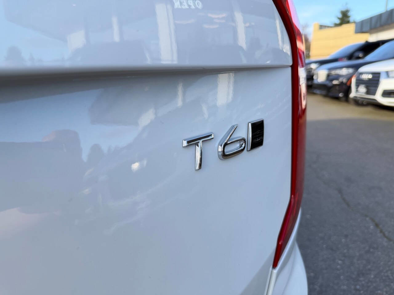 Used 2018 Volvo XC90 T6 Momentum w/ Convenience Package image 5