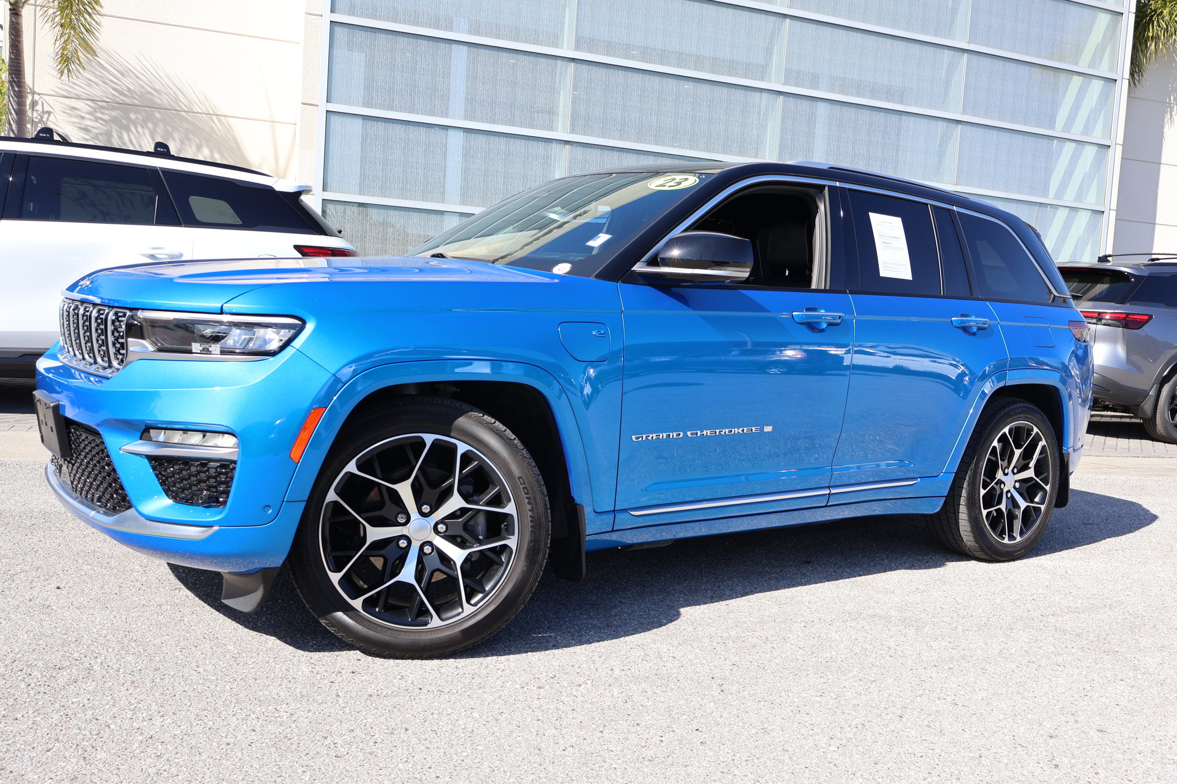 Used 2023 Jeep Grand Cherokee Summit image 1