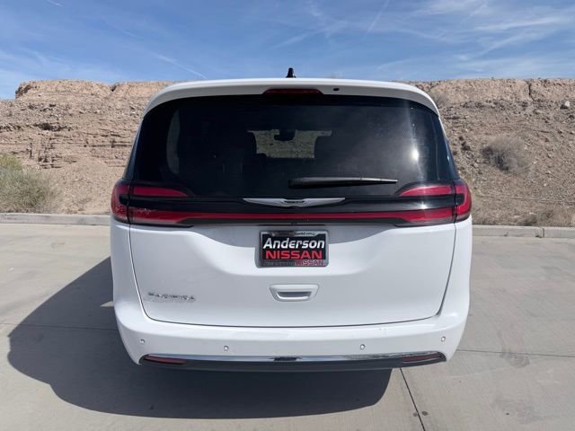 Used 2024 Chrysler Pacifica Touring-L image 7