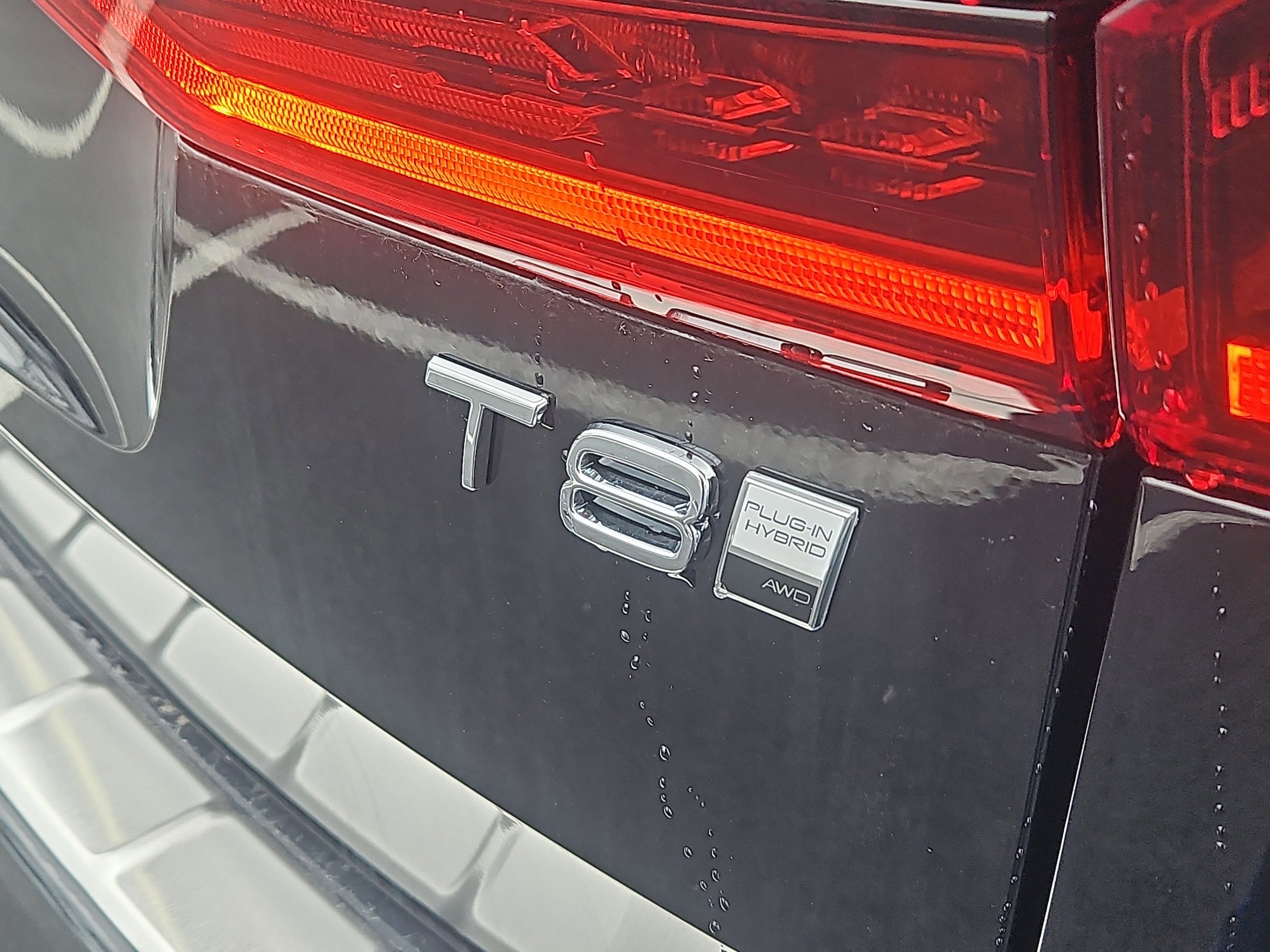 New 2026 Volvo XC60 T8 Ultra w/ Protection Package Premier AWD/4WD image 4