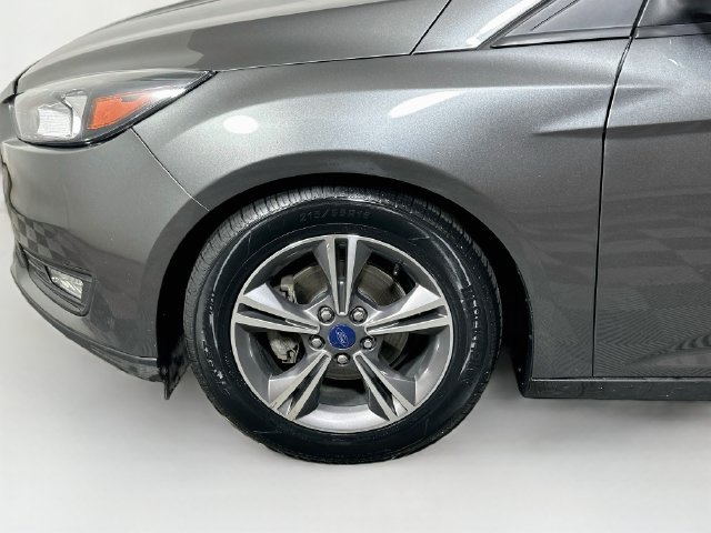 Used 2018 Ford Focus SE w/ SE Appearance Package FWD image 33
