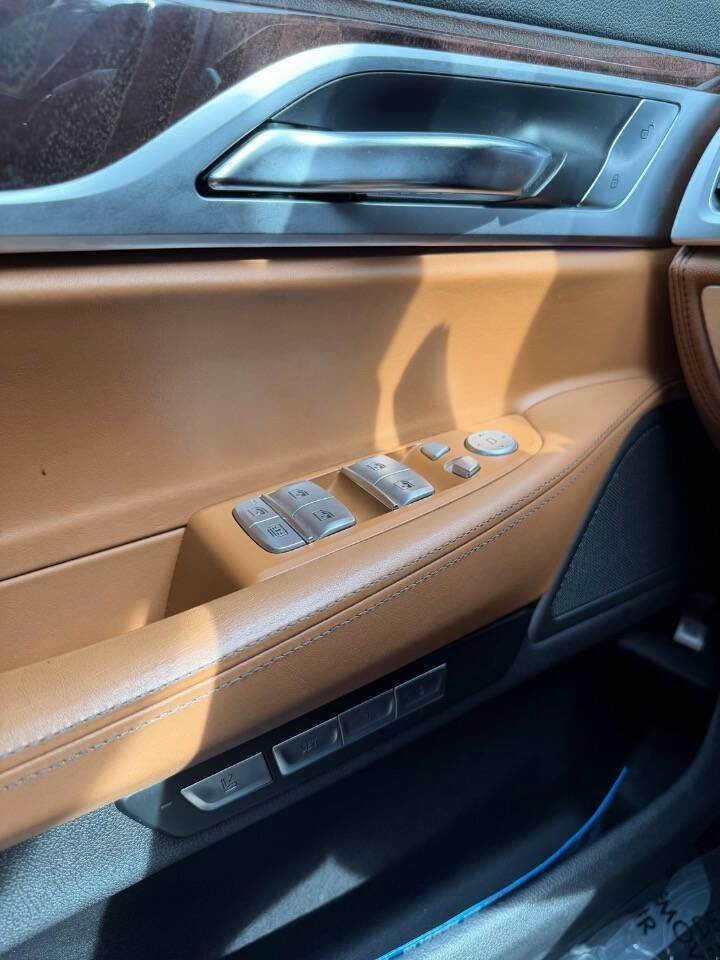 Used 2018 BMW 750i image 18