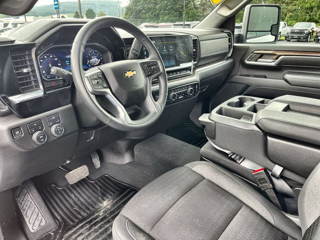 Used 2024 Chevrolet Silverado 2500 LT w/ Convenience Package AWD/4WD image 2