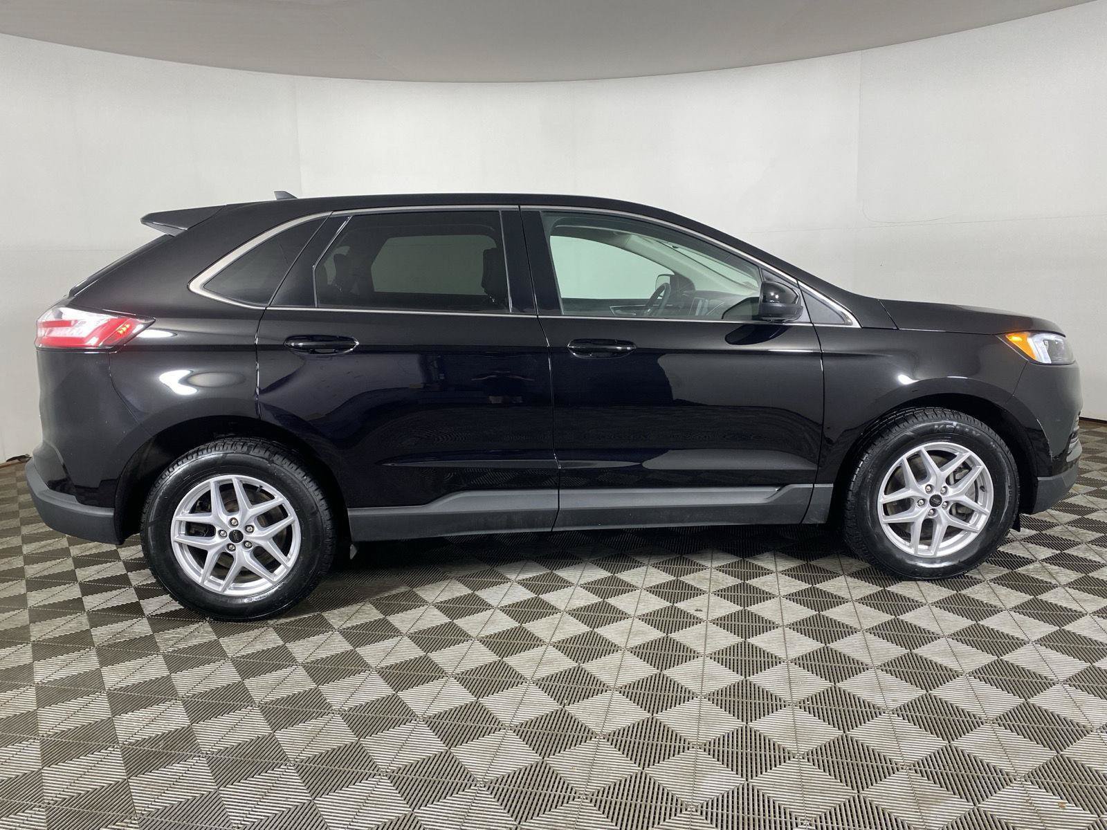 Used 2023 Ford Edge SEL w/ Convenience Package AWD/4WD image 9