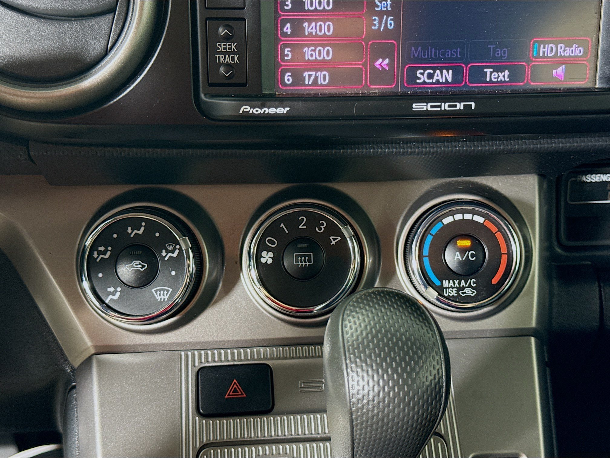 Used 2014 Scion xB FWD image 15