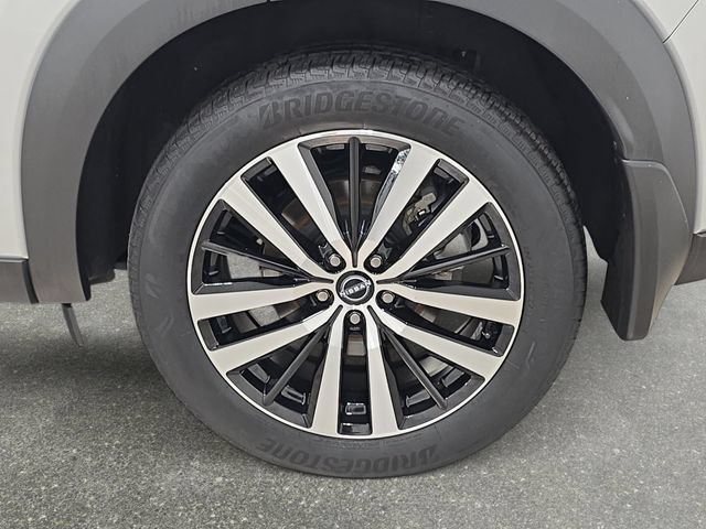 Used 2024 Nissan Pathfinder Platinum w/ Cargo Package AWD/4WD image 31