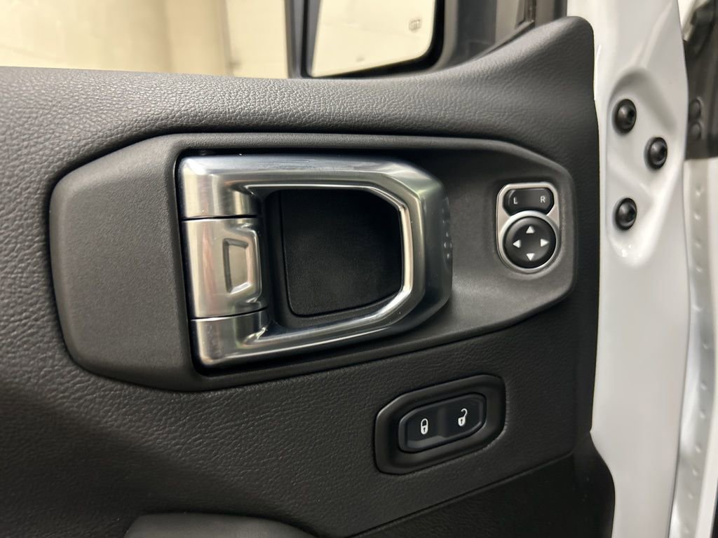 Used 2025 Jeep Wrangler Unlimited Sahara image 28